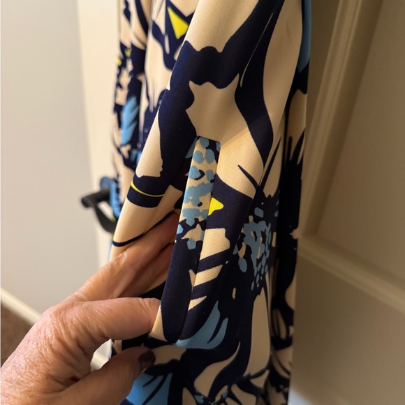 Taylor Navy and Cream Floral Dress - Picture 4 of 4